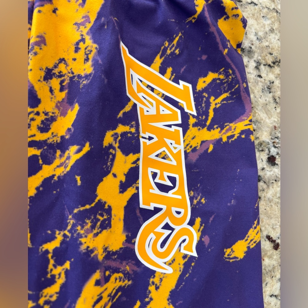 LA LAKERS MITCHELL AND NESS NBA Hardwood Classics Purple and Yellow Shorts